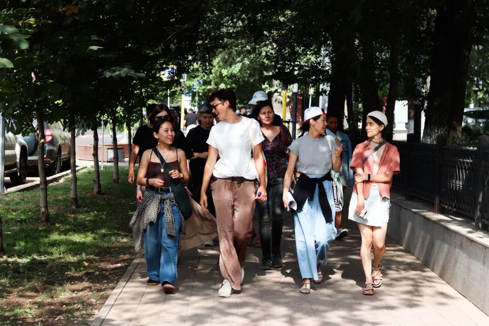 „Sulýlyq salony - Creating New Norms“ – Wie ein Paderborner Projekt den Schönheitsdiskurs prägt