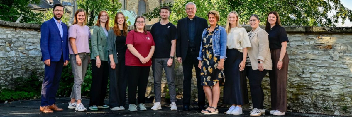 Generalvikar Thomas Dornseifer gratuliert