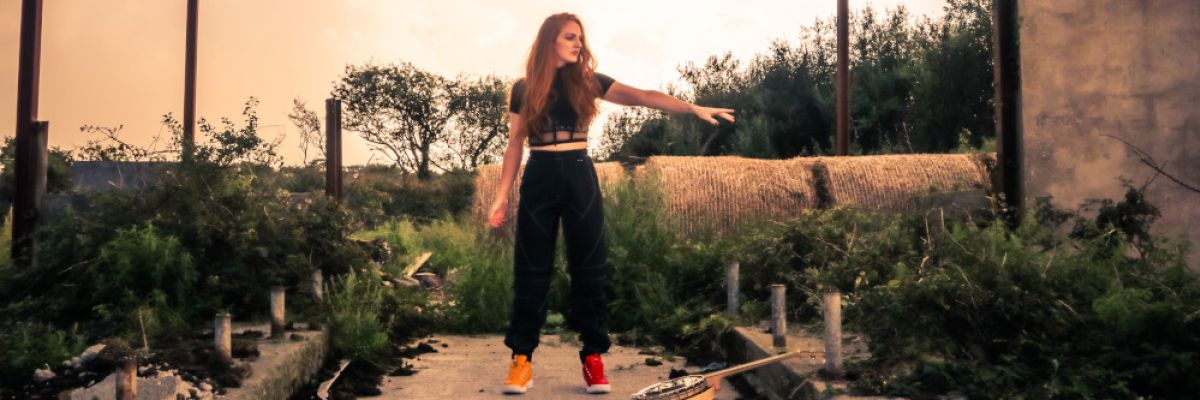 Lisa Canny ist sieben Mal irische Meisterin geworden an der Harfe und am Banjo! Fachleute bezeichnen sie als die klassisch geschulte Janis Joplin. Sie hat einschlägige Singer- Songwriting Auszeichnungen erhalten, arbeitet meist mit ihrer Band zusammen bezeichnet ihren Stil selbst als Mixtur zwischen Pop, Hip Hop und klassischem Irischen Folk ©Lisa Canny