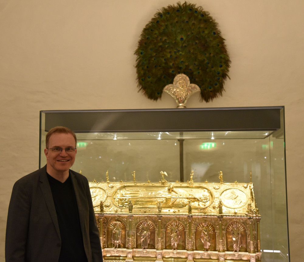 Vom Fliegenwedel zum liturgischen Hoheitssymbol