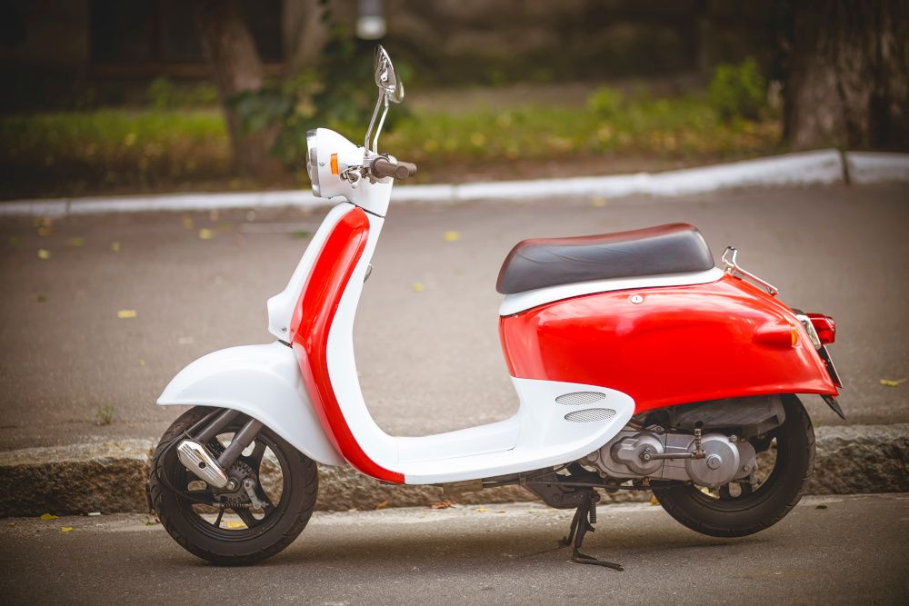 Rauf auf den Motorroller, aber sicher!