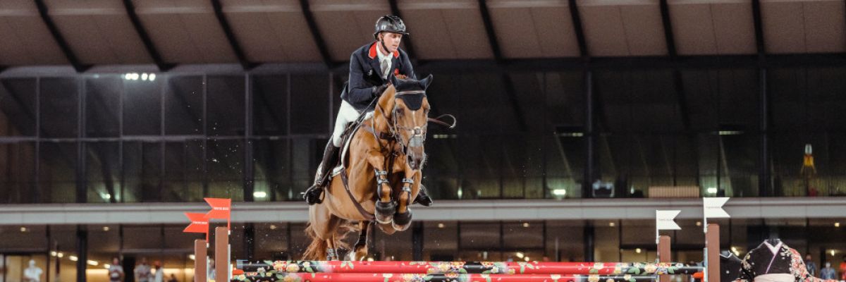 Legende: Olympiasieger Ben Maher plant, mit seinem Goldpferd Explosion nach Basel zu kommen ©FEI/Christoph Taniére